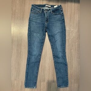 Levi’s 711 Skinny Jeans